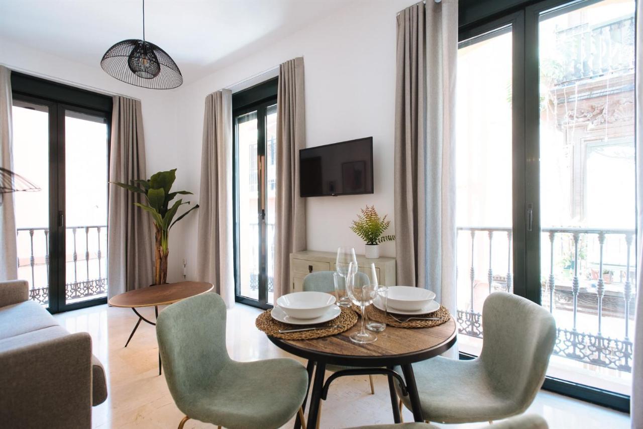 Chiqui And Vicente Suite Apartments Sevilla Oda fotoğraf